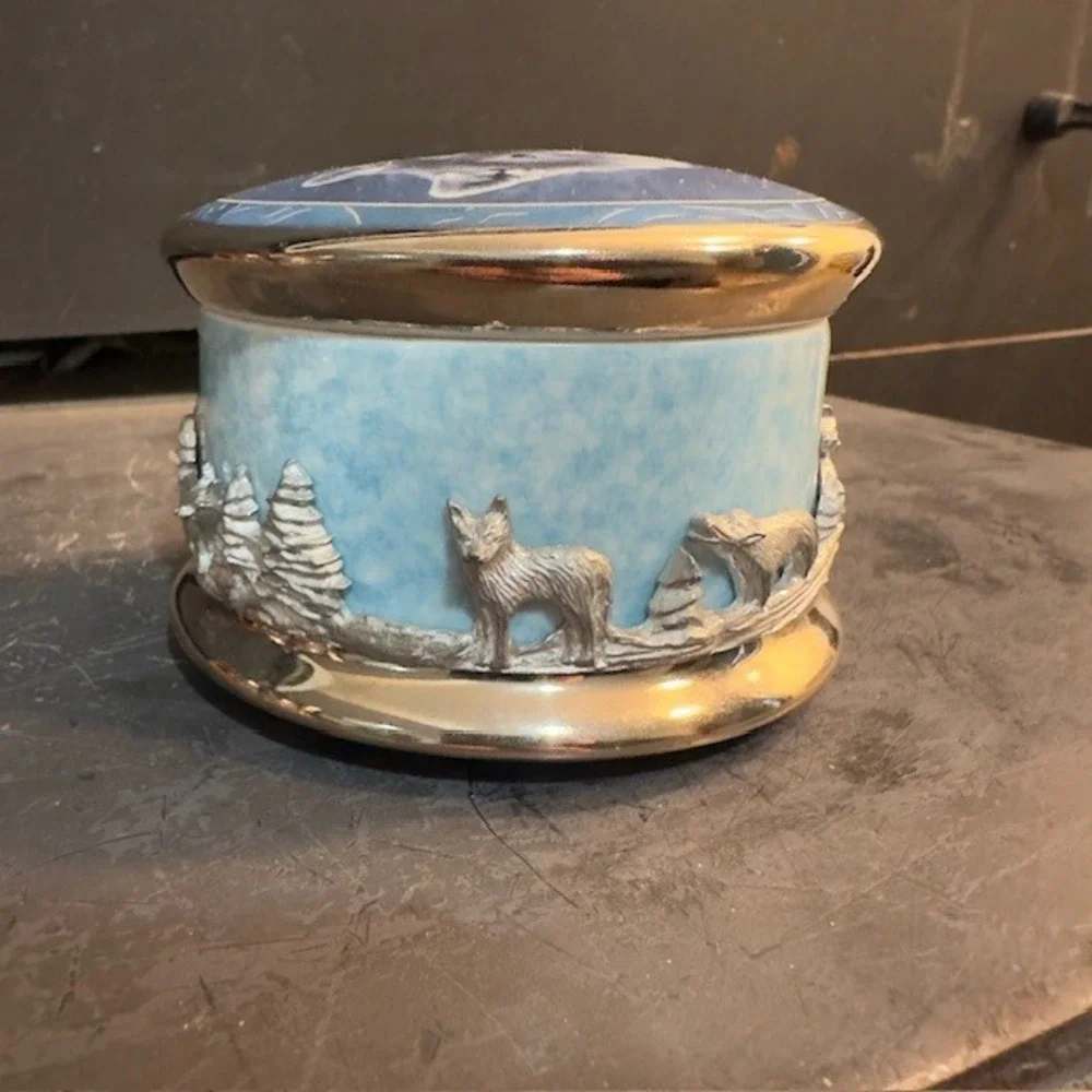 Silver Scout Spirit of the Wilderness Music Box Wolf Art‎ Eddie LePage 1998